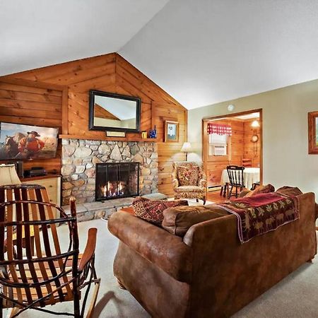 Classic Log Cabin With Fireplace On Quiet River โบลวิงร็อค ภายนอก รูปภาพ