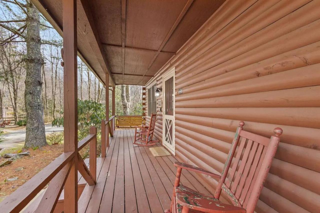 Classic Log Cabin With Fireplace On Quiet River โบลวิงร็อค ภายนอก รูปภาพ
