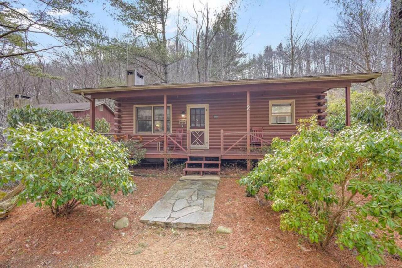Classic Log Cabin With Fireplace On Quiet River โบลวิงร็อค ภายนอก รูปภาพ